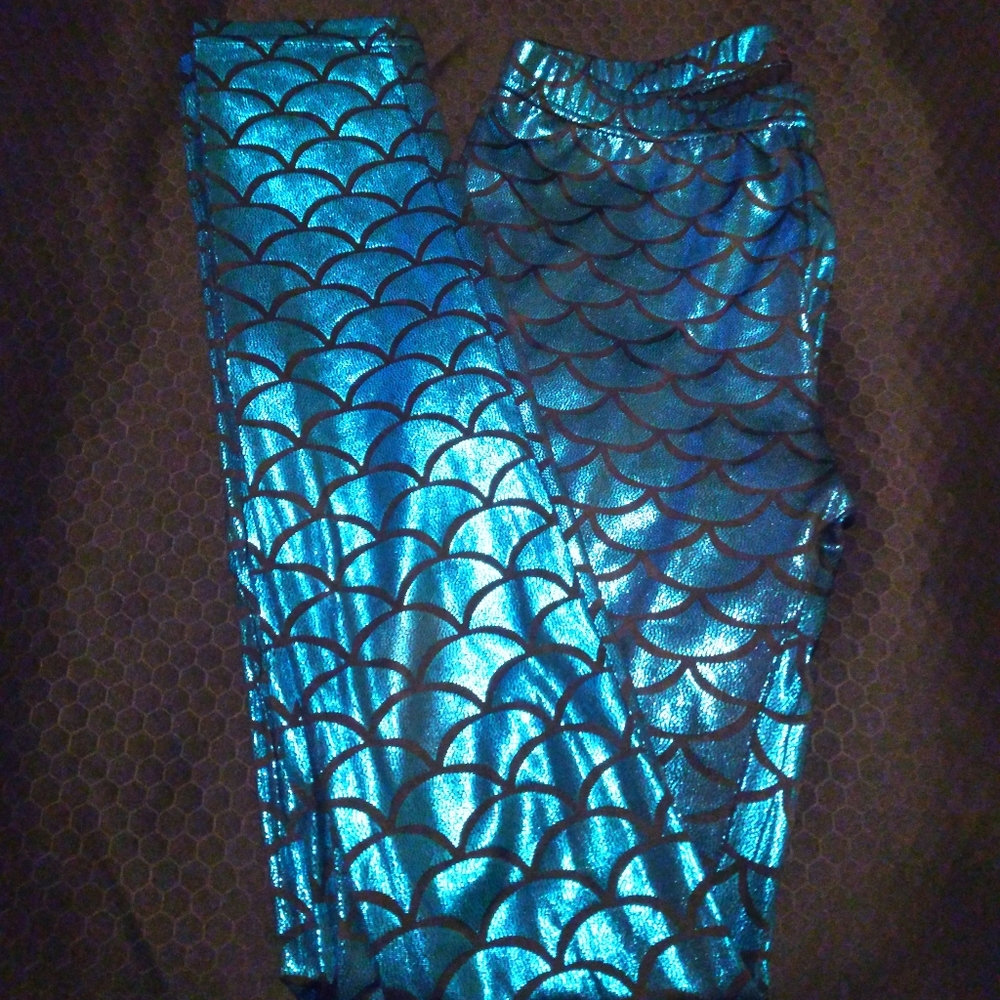 Metallic Mermaid Scale Leggings